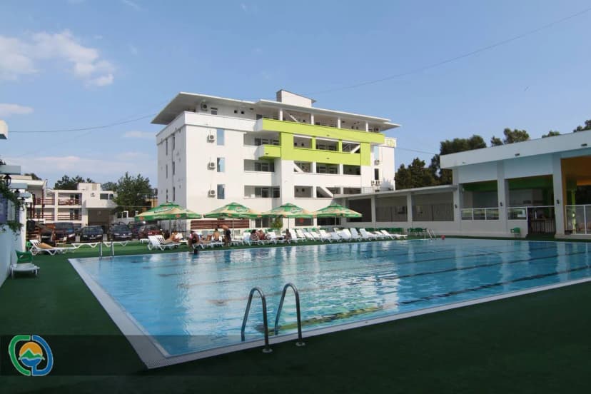 Activități organizate la piscina semi-olimpică Casa Duca Costinești
