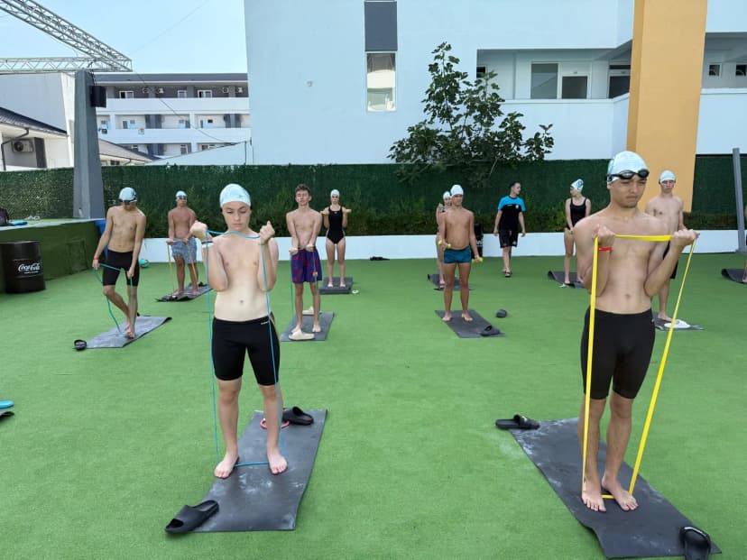 Teren sport iluminat în incinta Casa Duca – antrenamente seara pentru grupuri sportive